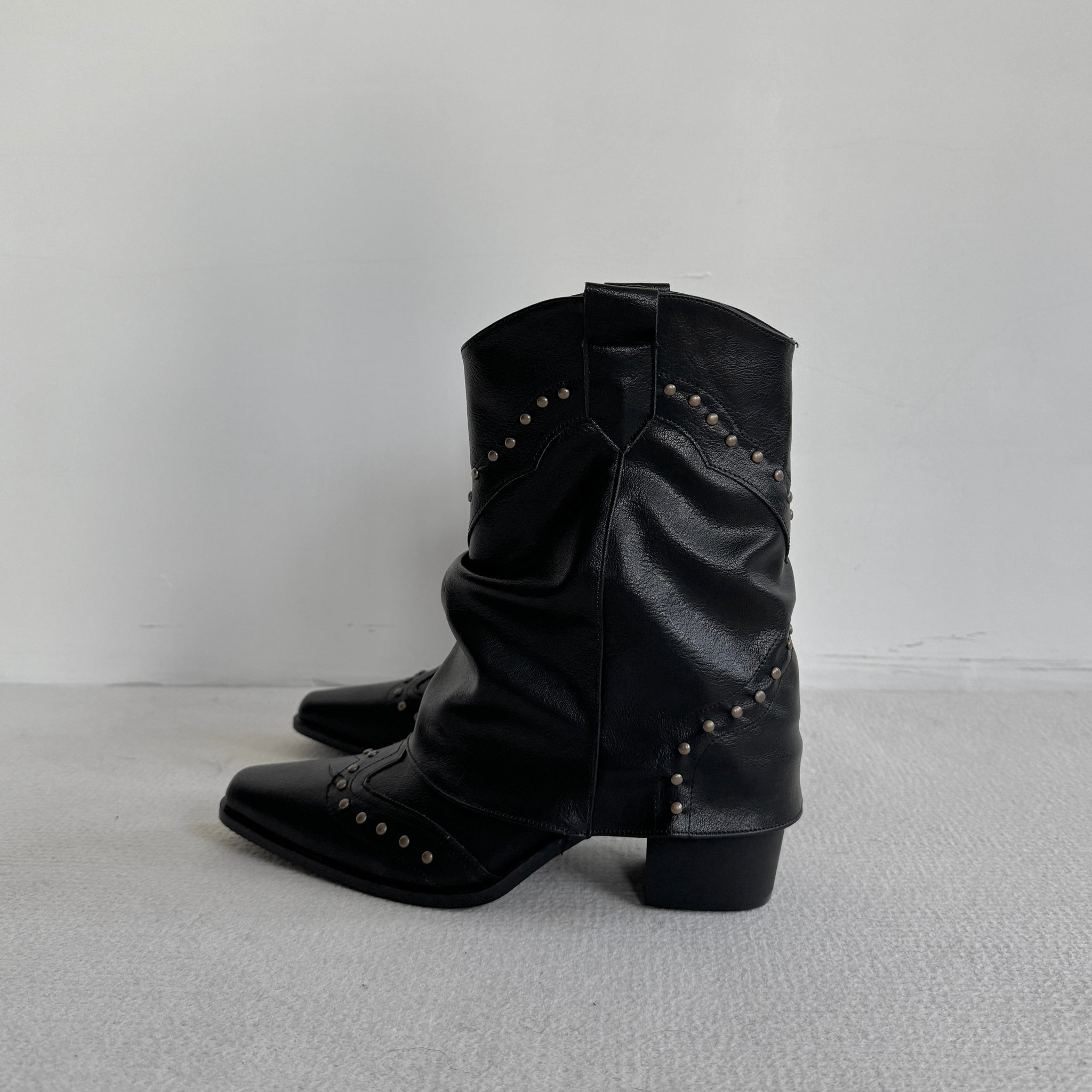 stud leather boots (short)