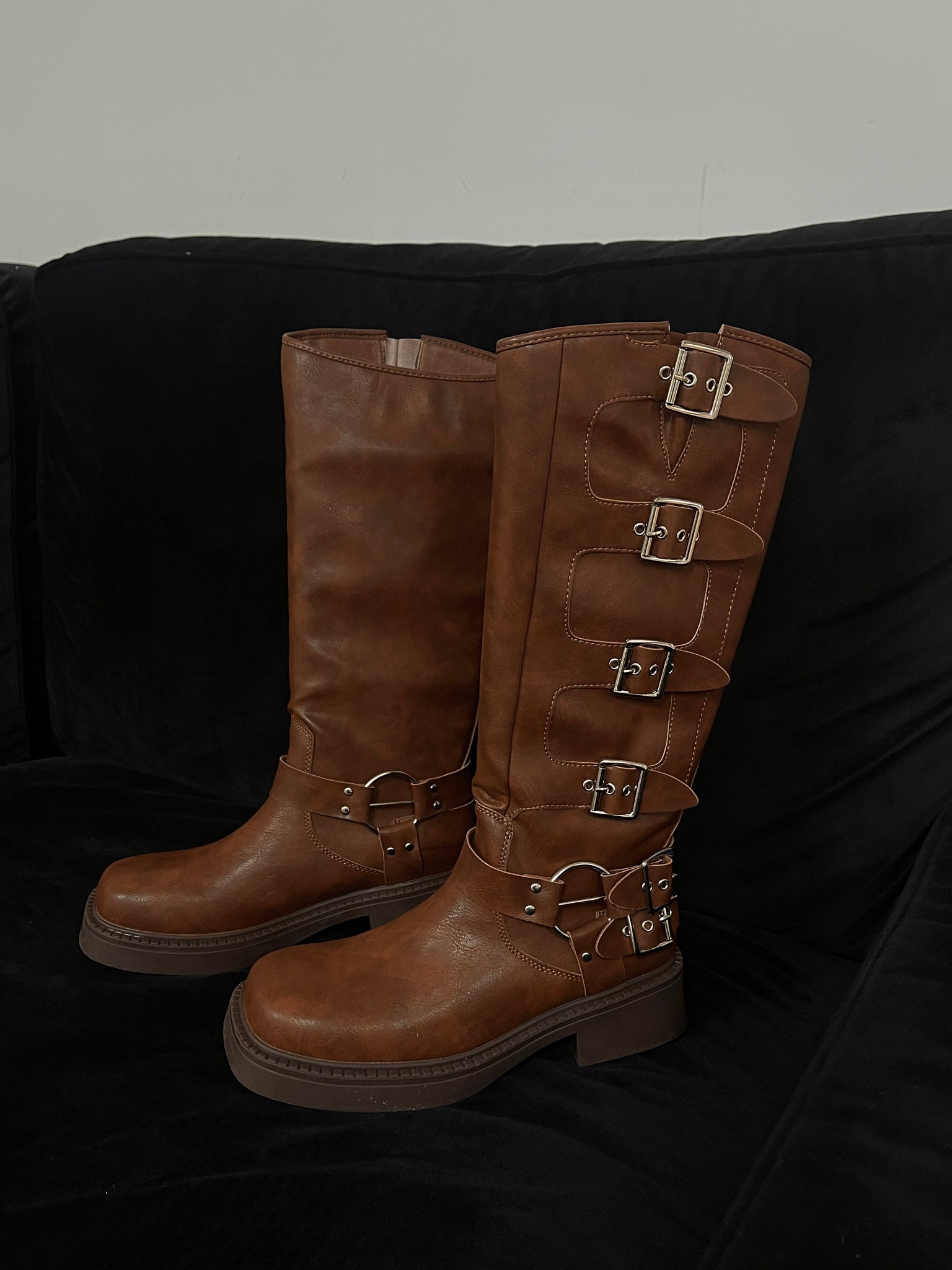 buckle leather boots